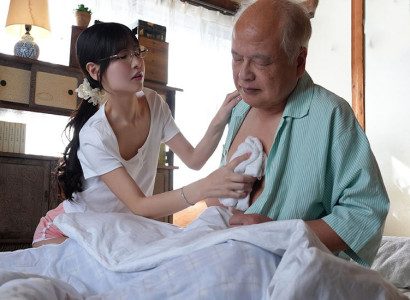 Thanh niên may mắn được địt bạn gái và mẹ kế dâm